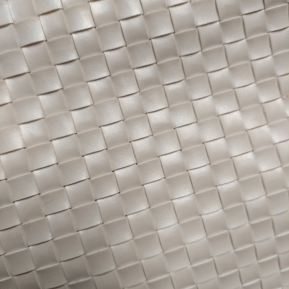 Vintage* Tannery Row Pearl White Vinyl? Basket Weave Bag - Picture 3 of 16